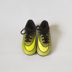 Nike Kids' Bravata II Firm Ground Soccer Cleats